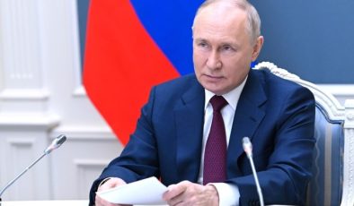Putin’in Gözetimi Altında Maskelerle Yaşam