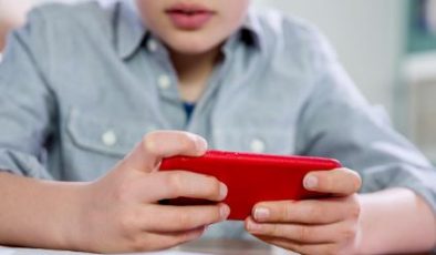 OKULLARDA CEP TELEFONU YASAKLANDI