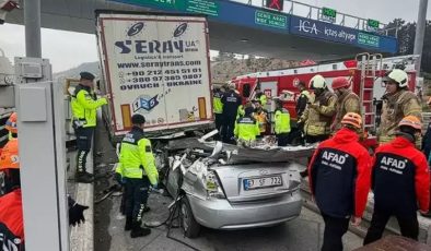 Pendik’te Feci Kaza Tıra Çarpan Otomobilde 4 Kişi Hayatını Kaybetti